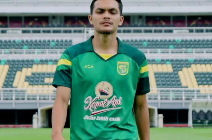 Rachmat Irianto resmi bergabung dengan Persebaya.