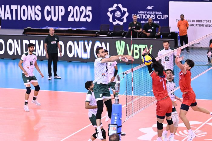 Timnas voli putra Pakistan melawan Taiwan pada laga penentuan juara Pul C AVC Nations Cup 2025 di Isa bin Rashed Hall, Isa Town, Bahrain, Kamis (19/6/2025).