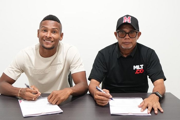 Hampir tak tergantikan di Liga 1 musim lalu, Wbeymar Angulo (kiri) memperpanjang kontraknya bersama Malut United FC.