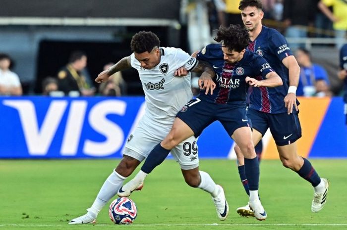 Meski PSG menang 4-0 atas Real Madrid, Vitinha mengaku sedikit kecewa dengan skor pertandingan.