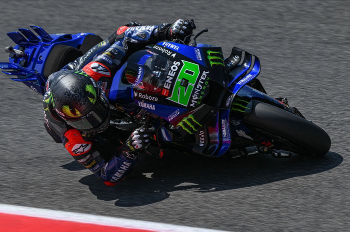 Pembalap Monster Energy Yamaha, Fabio Quartararo, saat beraksi pada hari pertama MotoGP Italia 2025, Jumat (20/6/2025)