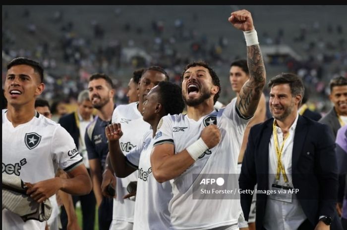 Botafogo secara tak langsung singkirkan Atletico Madrid dan lolos ke babak 16 besar Piala Dunia Klub 2025, Alex Telles dkk berhasil membungkam kritik.