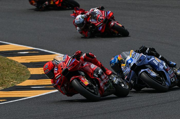Aksi manuver Marc Marquez dari Ducati yang menjadi pembeda dalam sesi sprint MotoGP Italia 2025, Sabtu (21/6/2025)