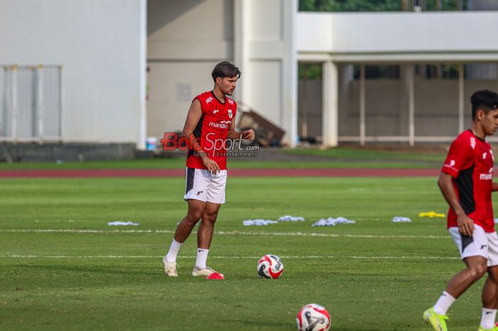 Brandon Scheunemann (kiri) menjadi starter kejutan Timnas U-23 Indonesia di ASEAN Cup U-23 2025. 