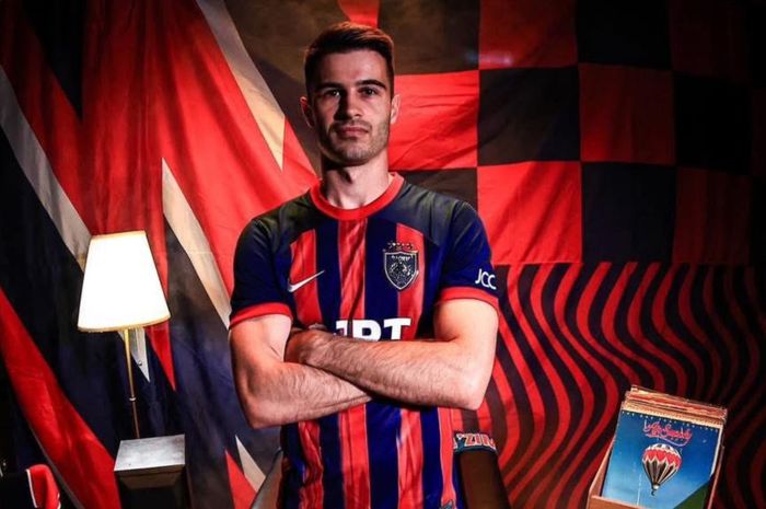 Pemain naturalisasi timnas Malaysia, Jon Irazabal, bergabung Johor Darul Ta'zim. 
