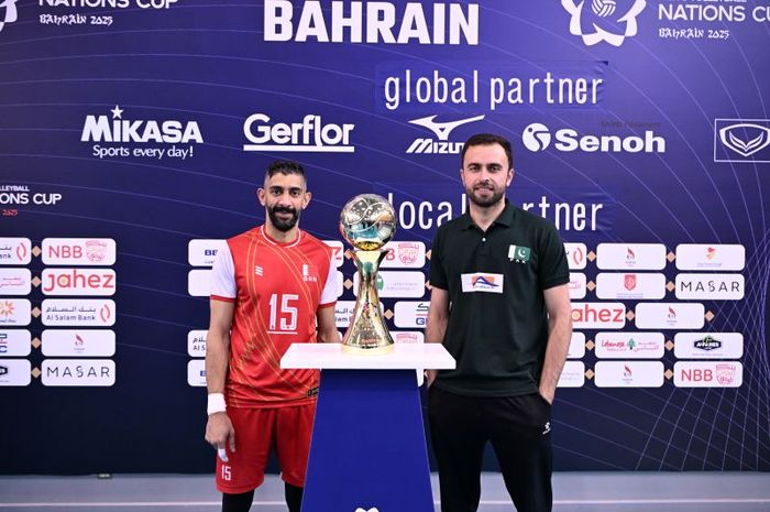Perwakilan kapten Bahrain dan Pakistan pada konferensi pers menjelang final AVC Nations Cup 2025.