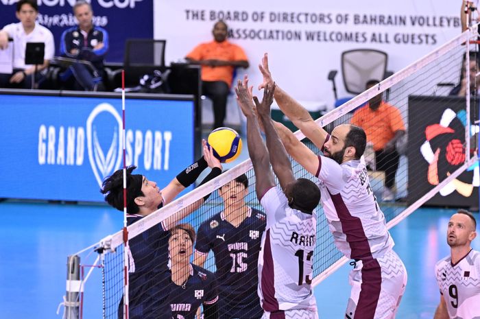 Timnas voli putra Korea Selatan dan Bahrain pada perebutan peringkat ketiga AVC Nations Cup 2025 di Isa bin Rashid Hall, Isa Town, Bahrain, Selasa (24/6/2025).