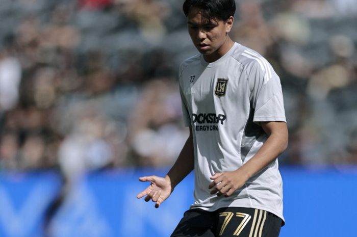 Winger Los Angeles FC berdarah Indonesia, Adrian Wibowo, akan menghadapi Maarten Paes. 