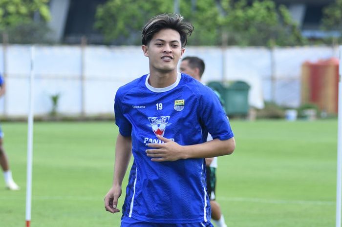 Pemain Persib Bandung Alfeandra Dewangga mengungkapkan alasan bergabung dengan Maung Bandung.