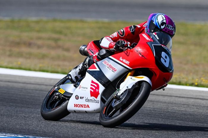Pembalap Indonesia, Veda Ega Pratama lanjutkan petualangannya di pentas dunia dengan menjalani kualifikasi JuniorGP Magny-Cours 2025.