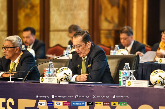Presiden Federasi Sepak Bola Malaysia (FAM) Datuk Joehari Ayub saat Kongres Luar Biasa di Dorsett Grand Subang, Subang Jaya, Selangor, Senin (30/6/2025).