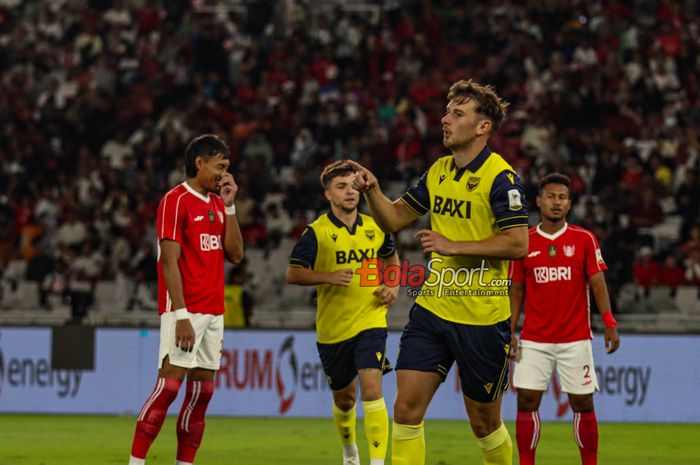 Suasana laga babak penyisihan Grup A Piala Presiden 2025 antara Indonesia All Star versus Oxford United di Stadion Utama Gelora Bung Karno, Senayan, Jakarta, Minggu (6/7/2025).
