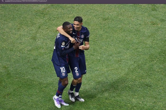 Ousmane Dembele mencuri perhatian usai mencetak gol ke gawang Bayern Muenchen karena melakukan selebrasi yang menirukan Diogo Jota.