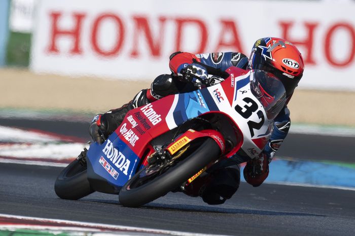 Pembalap Indonesia, Muhammad Kiandra Ramadhipa, saat beraksi pada sesi kualifikasi European Talent Cup 2025 di Sirkuit de Nevers Magny-Cours, Prancis, Sabtu, 5 Juli 2025