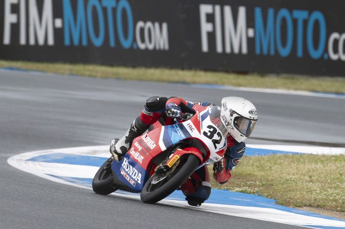 Pembalap Indonesia, Kiandra Ramadhipa, saat tampil pada race 1 ETC dalam JuniorGP Magny-Cours 2025, Minggu (6/7/2025)