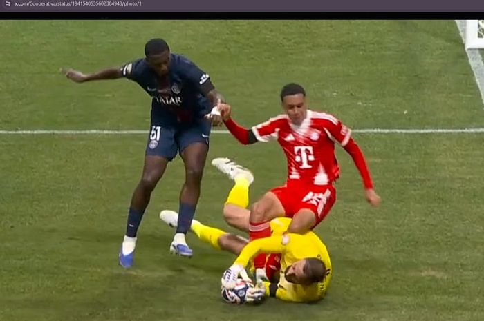 Momen tabrakan antara Donnarumma dengan Musiala dalam laga PSG vs Bayern Muenchen, Sabtu (5/7/2025).