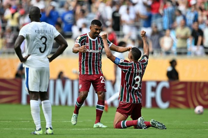 Thiago Silva (nomor punggung 3) siap comeback ke Timnas Brasil dan mentas di Piala Dunia 2026 meski usianya sudah kepala empat.