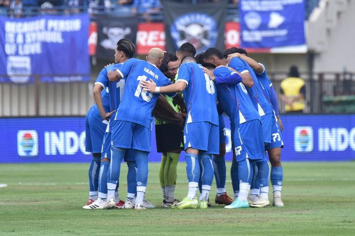Pemain Persib Bandung sedang bersiap jelang kick-off melawan Port FC, Minggu (6/7/2025).