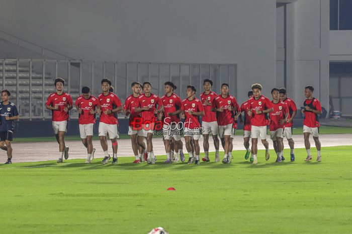 Skuat Timnas U-23 Indonesia (skuad Timnas U-23 Indonesia) sedang berlatih di Stadion Madya, Senayan, Jakarta, Kamis (10/7/2025).