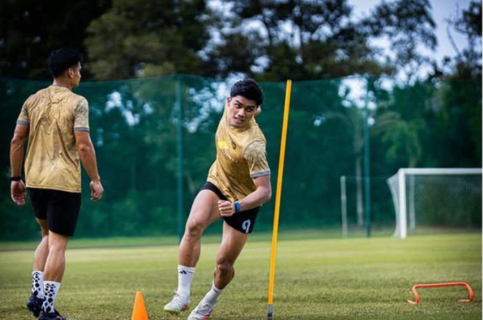 Ramadhan Sananta giat berlatih di klub barunya, DPMM FC, menjelang kompetisi Super League Malaysia musim 2025-2026 bergulir bulan depan.