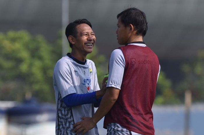 Beckham Putra dan Adam Alis dalam sesi latihan Persib Bandung.