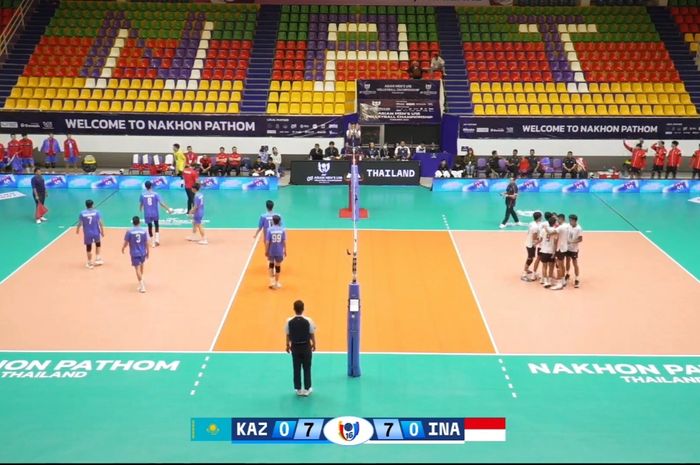 Timnas voli putra Indonesia mengalahkan Kazakhstan pada lanjutan laga pul B Kejuaraan Voli Asia U-16 2025 di Nakhon Pathom Gymnasium, Nakhon Pathom, Thailand.