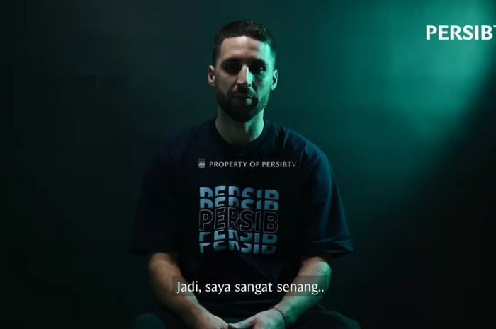 Luciano Guaycochea saat sesi wawancara dengan Persib Bandung.
