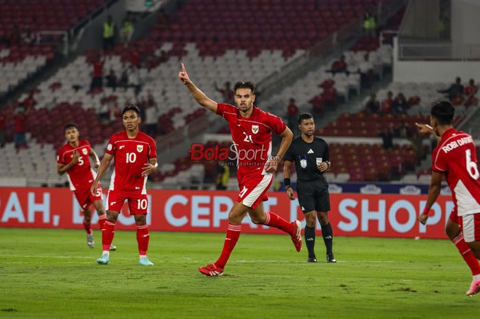 Jens Raven sedang melakukan selebrasi seusai mencetak gol dalam laga babak penyisihan Grup A Piala AFF U-23 2025 antara Timnas U-23 Indonesia versus Timnas U-23 Brunei Darussalam di Stadion Utama Gelora Bung Karno, Senayan, Jakarta, Selasa (15/7/2025).