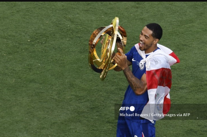 Chelsea membuat keputusan tak beli pemain baru usai bek andalannya, Levi Colwill, mengalami cedera ACL.