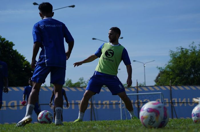 Luciano Guaycochea saat menjalani sesi latihan bersama Persib Bandung.