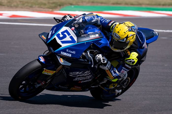 Pembalap Indonesia, Aldi Satya Mahendra, saat tampil di seri 7 World Supersport 2025 di Donington Park, Inggris.