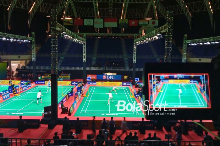 Suasana pertandingan antara Indonesia dan Myanmar pada babak penyisihan grup Kejuaraan Asia Junior 2025 di Solo, Jawa Tengah, 18 Juli 2025.