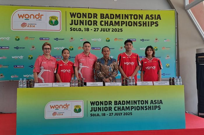 Konferensi pers Kejuaraan Badminton Asia Junior Championship 2025 yang digelar di GOR Indoor Manahan, Solo pada Kamis (17/7/2025).