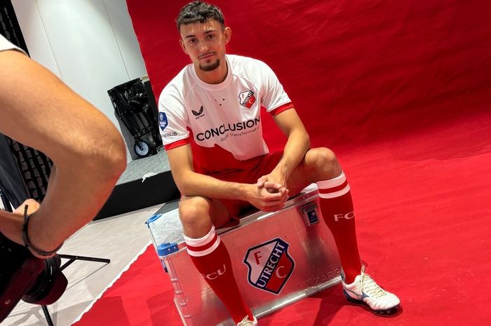 Ivar Jenner yang dikabarkan masuk skuad utama FC Utrecht dalam sebuah sesi pemotretan.