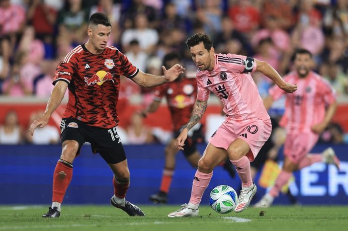 Lionel Messi sukses memimpin comeback hebat Inter Miami kala membantai 5-1 New York Red Bulls pada lanjutan MLS 2025 dengan mengukir 2 gol dan 1 asis.