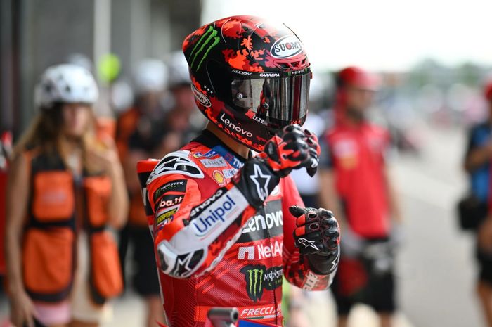 Pembalap Ducati Lenovo, Francesco Bagnaia, pada kualiifkasi MotoGP Ceko 2025 di Autordromo Brno, Republik Ceko, Sabtu (20/7/2025).