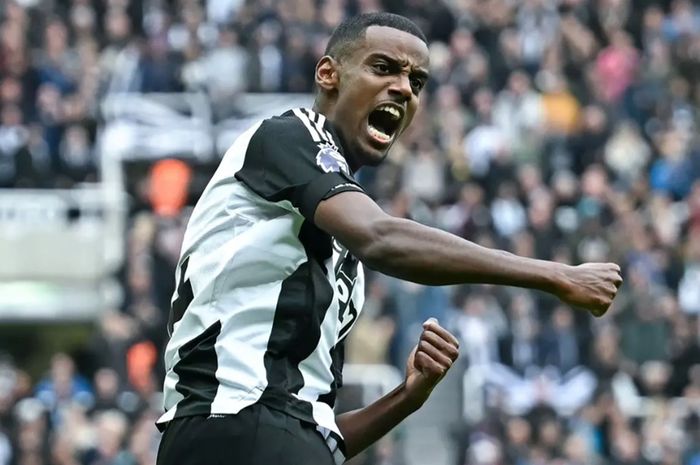 Striker Newcastle United Alexander Isak selebrasi setelah mencetak gol ke gawang Arsenal pada pekan ke-10 Liga Inggris di Stadion St James' Park, Sabtu, 2 November 2024.
