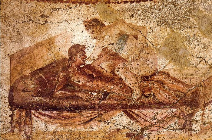 Lukisan dinding dari Lupanar (rumah bordil) Pompeii, dengan wanita yang diduga seorang pelacur mengenakan bra.