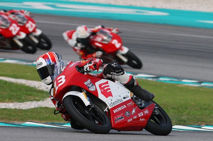 Pembalap binaan Astra Honda Motor, M. Badly Ayatullah, finis di podium dalam 2 balapan seri ketiga Idemitsu Asia Talent Cup Seri Malaysia di Sirkuit Sepang, Minggu (3/8/2025).
