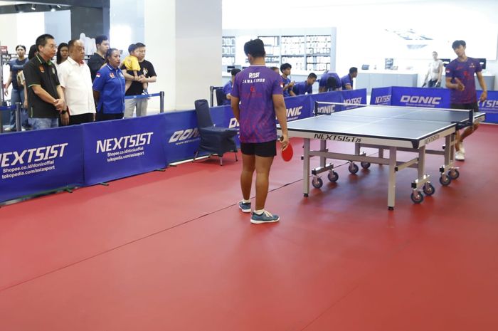 Ketua Umum KONI Pusat, Marciano Norman, saat menghadiri turnamen tenis meja bertajuk Silataruna U-19 di i Baywalk Pluit, Jakarta Utara, 31 Juli 2025.