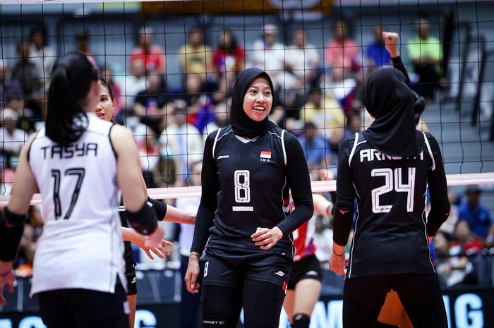 Megawati Hangestri dan timnas voli putri Indonesia pada laga terakhir leg1 SEA V League 2025 di Stadium Terminal 21 Korat, Nakhon Ratchasima, Thailand, Minggu (3/8/2025).
