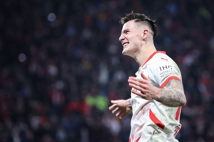 Benjamin Sesko saat merayakan golnya untuk RB Leipzig ke gawang Wolfsburg dalam laga DFB Pokal di Leipzig (26/2/2025).