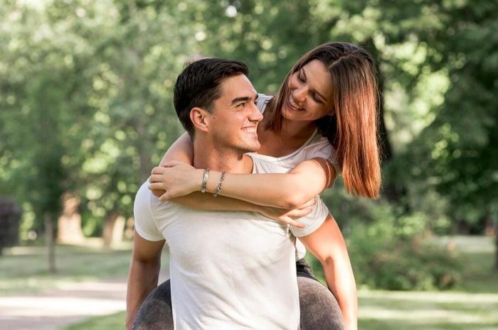 Selain tak ingin buru-buru, ternyata ini 6 alasan mengapa gen Z pilih tunda pernikahan.