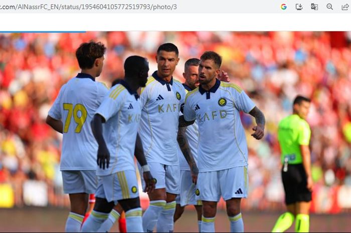 Cristiano Ronaldo merayakan golnya ke gawang Almeria bersama rekan setimnya, Senin (11/8/2025) dini hari WIB.