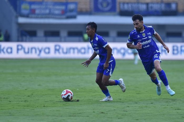 Pemain Persib Bandung, Beckham Putra, saat pertandingan melawan Semen Padang, Sabtu (9/8/2025).