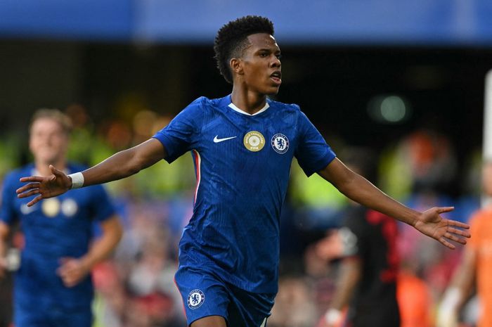 Estevao Willian mencetak rekor bersejarah bagi sepak bola Brasil usai menjadi pahlawan kemenangan Chelsea atas Liverpool, Sabtu (4/10/2025).