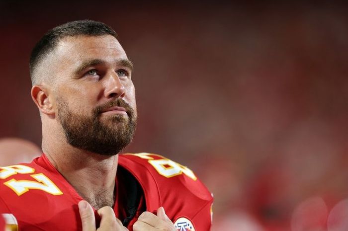 Profil Travis Kelce, atlet football Amerika yang resmi bertunangan dengan penyanyi Taylor Swift.