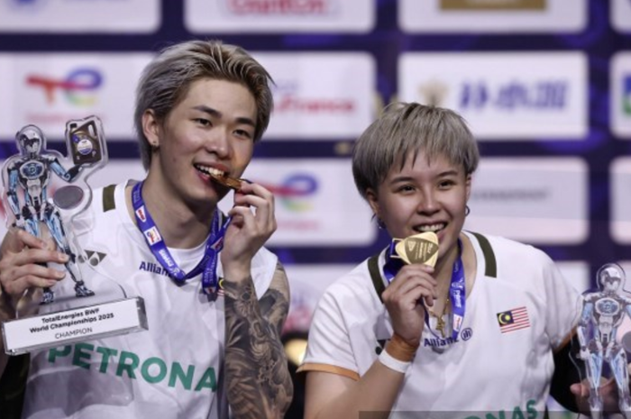 Seksi Latina Ozarbayjon anal jinsiy aloqa