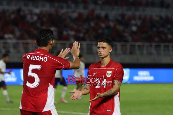 Eliano Reijnders (kanan) memberikan pesan menyentuh setelah Timnas Indonesia gagal lolos ke Piala Dunia 2026 dan ia dipastikan gagal berjumpa dengan sang kakak Tijjani Reijnders.