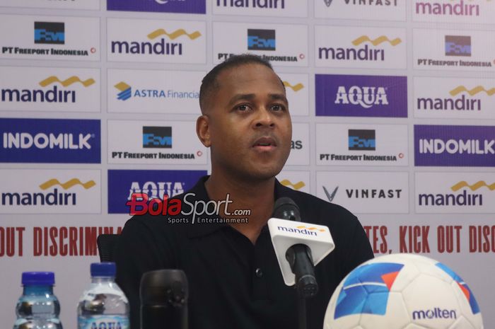 Blunder pelatih Timnas Indonesia, Patrick Kluivert, saat melawan Arab Saudi sampai membuat Menteri Luar Negeri Belanda meminta maaf.